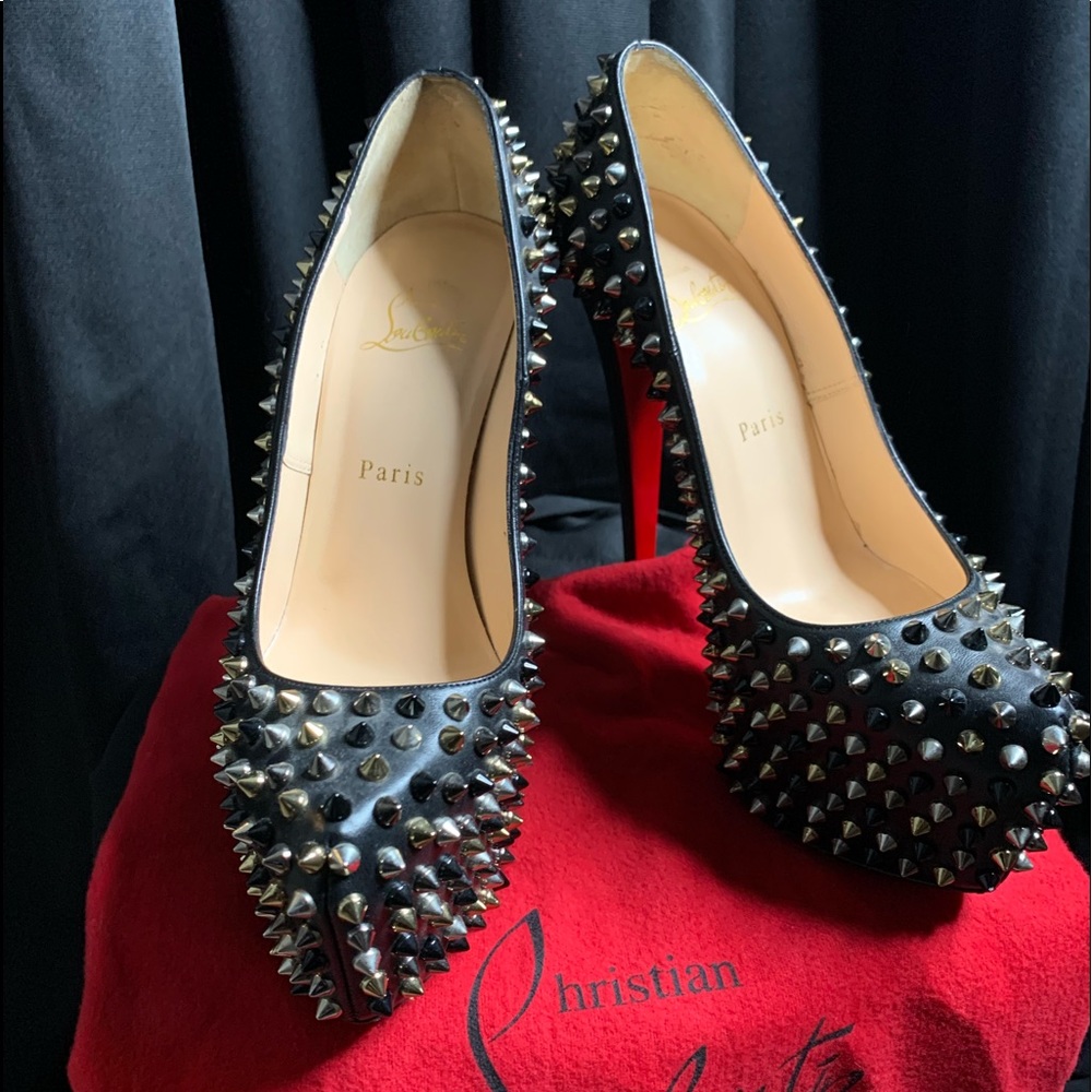 ChristianLouboutin
BlackMulticolor SpikeDaffodile